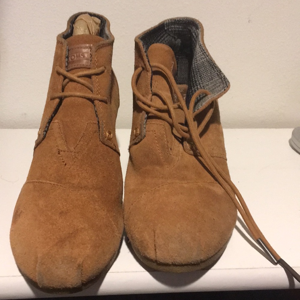 TOMS wedges suede brown size 8